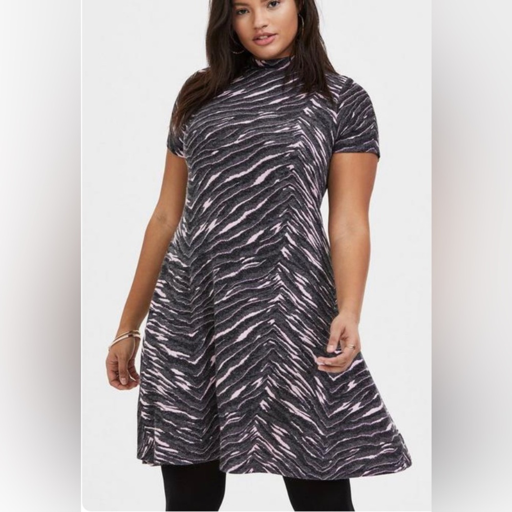 Torrid Dark Grey & Pink Zebra Hacci Mock-neck Trapeze Dress size 3